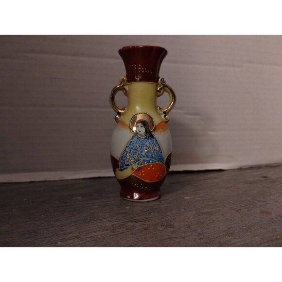 Virgin Mary 4.5" Made in Occupied Japan Porcelain Handled Vase - Picture 2 of 5
